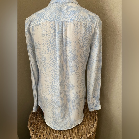 Equipment Femme- Printed Silk Button Down- XS - Picture 4 of 5